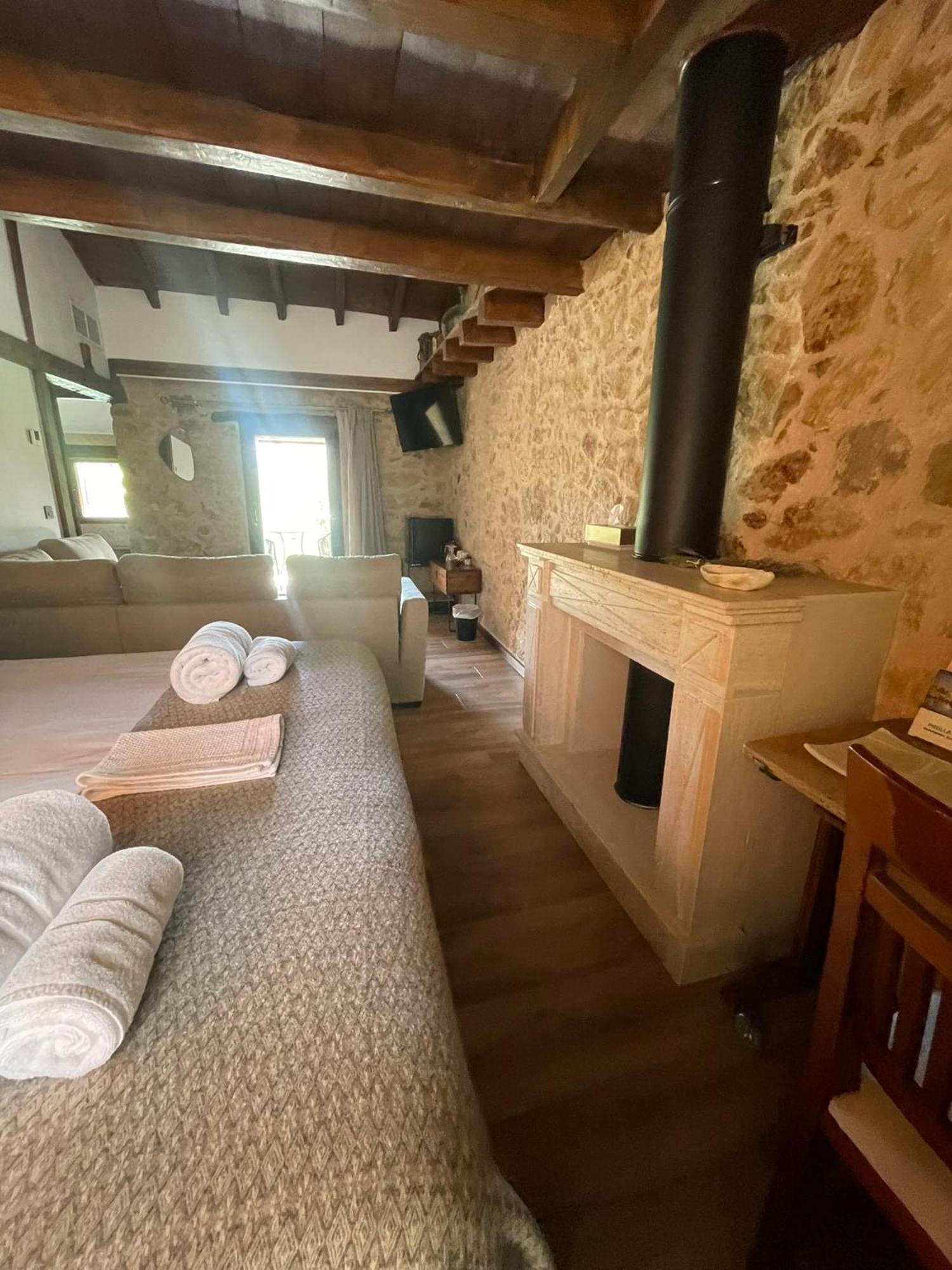 La Casa Del Cantero Pinilla del Valle Екстериор снимка